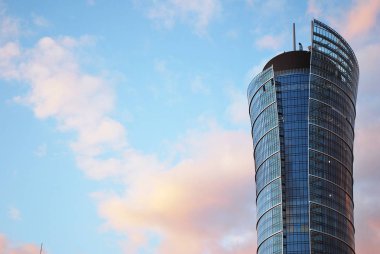  Modern, lüks apartman binası..