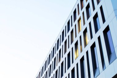  Modern, lüks apartman binası..