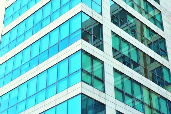 Modern bina. Camdan yapılmış modern ofis binası.