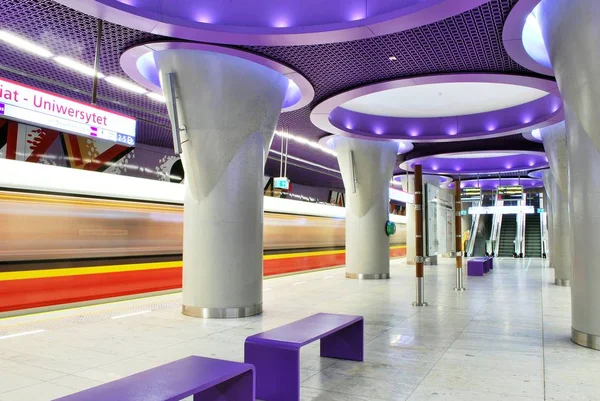 U-Bahn-Station. U-Bahn-System — Stockfoto
