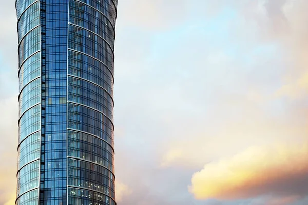  Modern, lüks apartman binası..