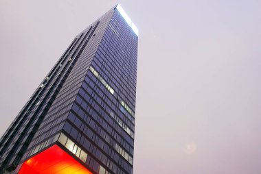 Modern, lüks apartman binası..