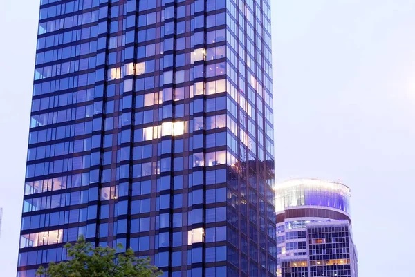 Modern, lüks apartman binası..