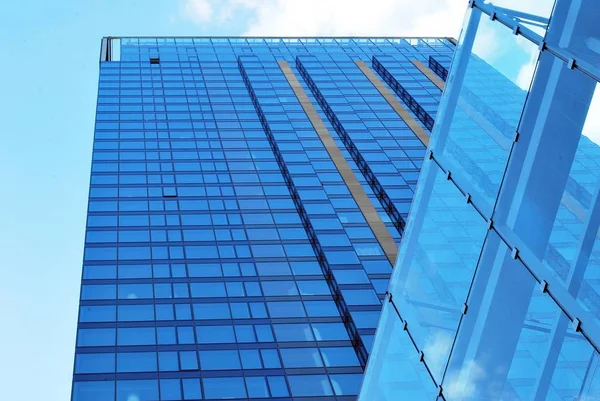  Modern, lüks apartman binası..