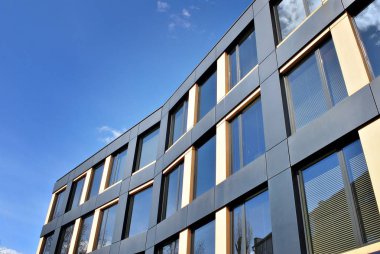 Modern ofis binası. Modern binanın mimari detaylar