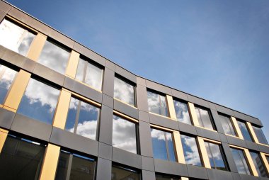 Modern ofis binası. Modern binanın mimari detaylar