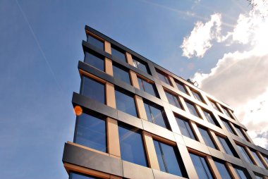 Modern ofis binası. Modern binanın mimari detaylar