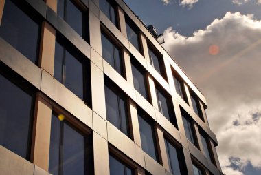 Modern ofis binası. Modern binanın mimari detaylar