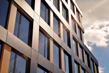 Modern ofis binası. Modern binanın mimari detaylar