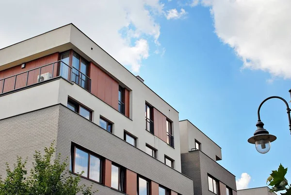 Moderno, edificio de apartamentos de lujo . —  Fotos de Stock