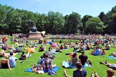 Chopin Anıtı'nın eteklerinde resitalleri