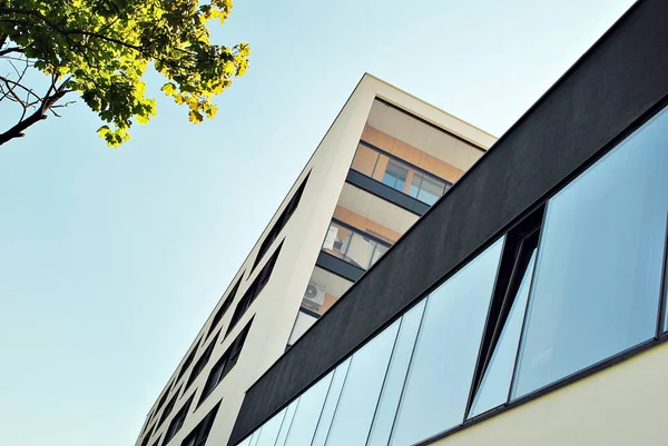 Modern, lüks apartman binası..