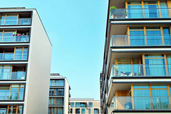 Modern, lüks apartman binası..