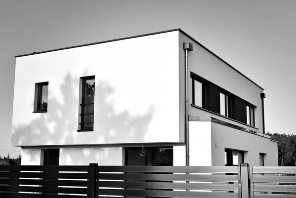 Immeuble moderne et luxueux.Noir et blanc . — Photo