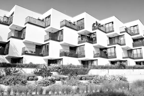 Modern, Luxury Apartment Building.Black and white. — Stock Photo, Image