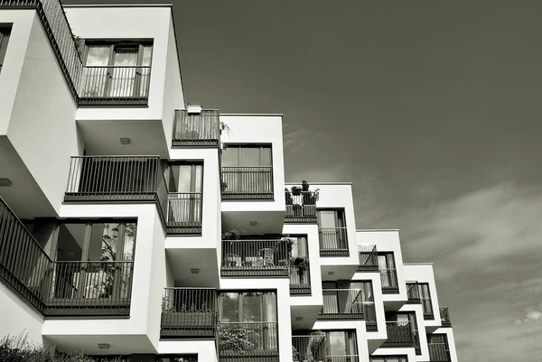 Modern, lüks daire Building.Black ve beyaz. — Stok fotoğraf