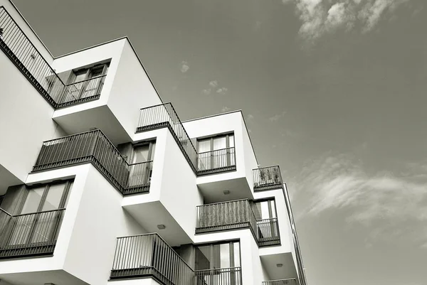 モダンな高級アパートメント Building.Black と白. — ストック写真