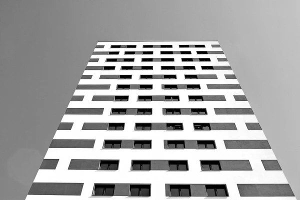 Nowoczesny, luksusowy apartament Building.Black i biały. — Zdjęcie stockowe