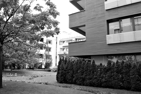 Μοντέρνο, πολυτελές διαμέρισμα Building.Black και λευκό. — Φωτογραφία Αρχείου