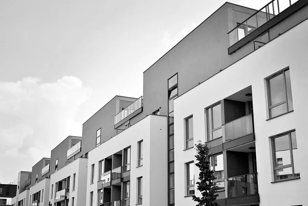 Modern, lüks daire Building.Black ve beyaz. — Stok fotoğraf