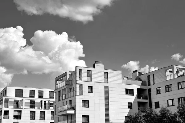 Modern, Luxury Apartment Building.Black and white. — Stock Photo, Image