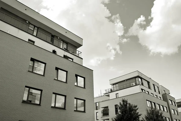 Modern, Luxury Apartment Building.Black and white. — Stock Photo, Image