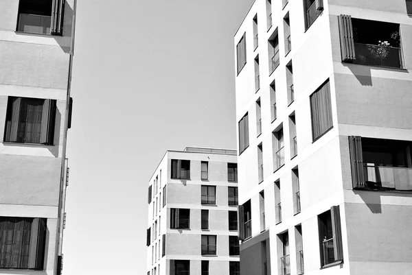 现代，豪华公寓 Building.Black 和白色. — 图库照片