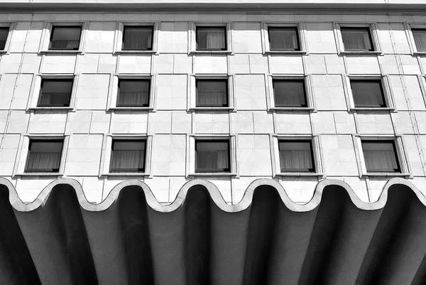 Modern, Luxury Apartment Building.Black and white. — Stock Photo, Image