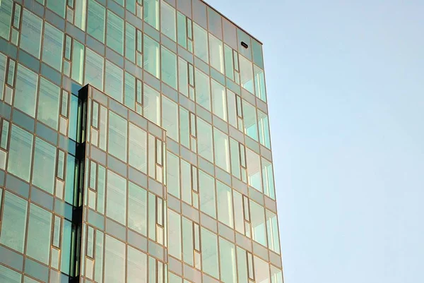 Modern building.Modern office building with facade of glass — Stock Photo, Image