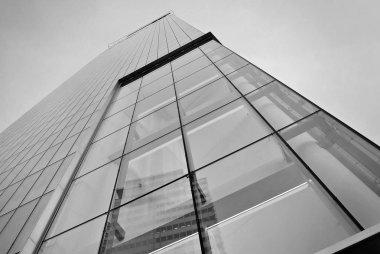 Modern cam cephe. Siyah ve beyaz.