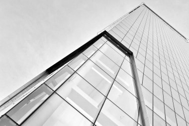 Modern cam cephe. Siyah ve beyaz.