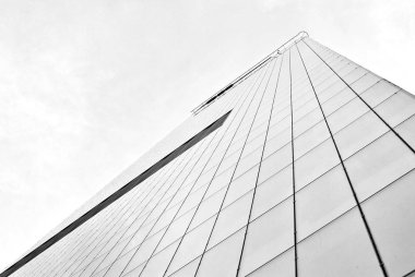 Modern cam cephe. Siyah ve beyaz.