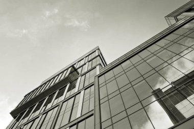 Modern cam cephe. Siyah ve beyaz.