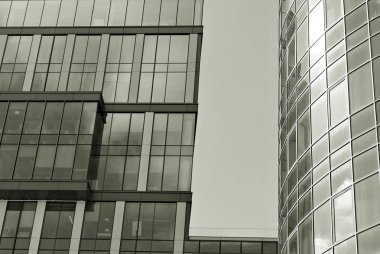 Modern cam cephe. Siyah ve beyaz.