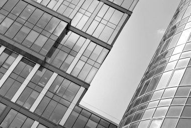 Modern cam cephe. Siyah ve beyaz.