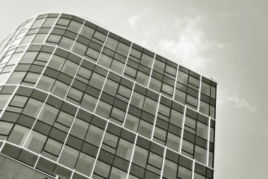 Modern cam cephe. Siyah ve beyaz.