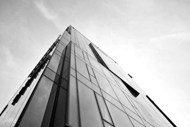 Modern cam cephe. Siyah ve beyaz.