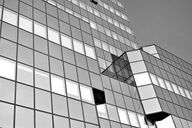 Modern cam cephe. Siyah ve beyaz.