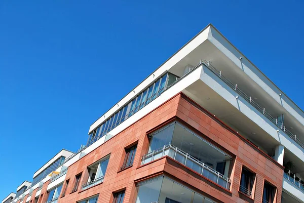 Moderno edificio de apartamentos exterior — Foto de Stock