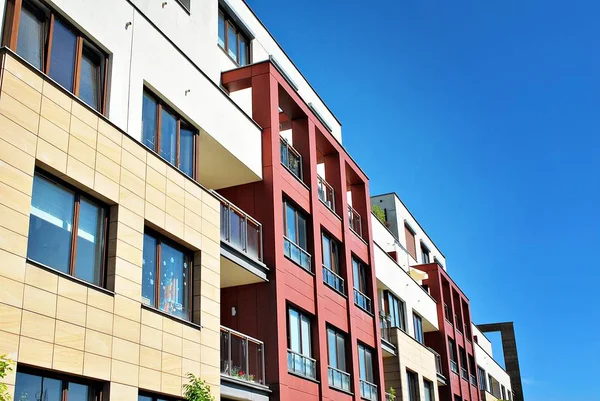 Immeuble d'appartements moderne extérieur — Photo