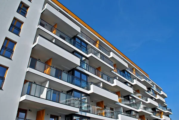 현대식 아파트 건물 외벽 — 스톡 사진