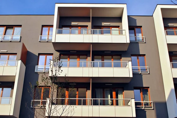 Apartamento moderno edifício exterior — Fotografia de Stock