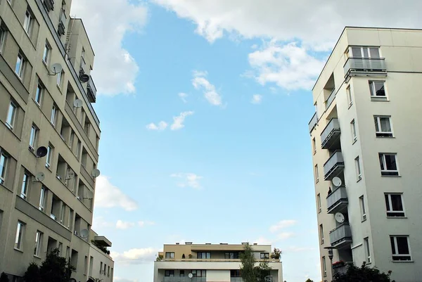 Modern apartment building exterior — Stock Photo, Image