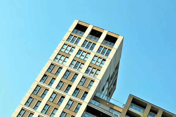 Modern apartment building exterior — Stock Photo, Image