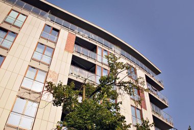 Modern, lüks apartman binası..