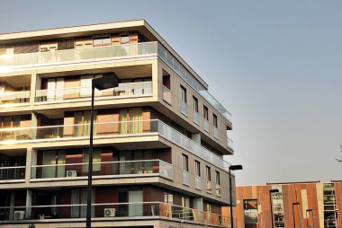 Modern, lüks apartman binası..