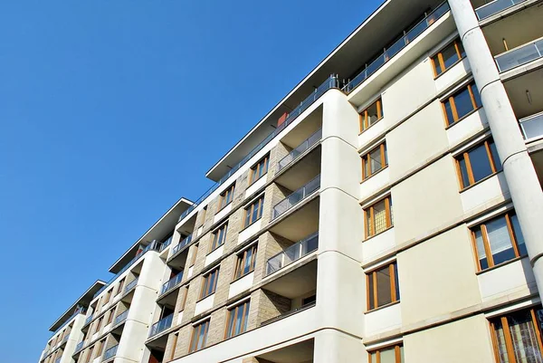 Modern, lüks apartman binası..