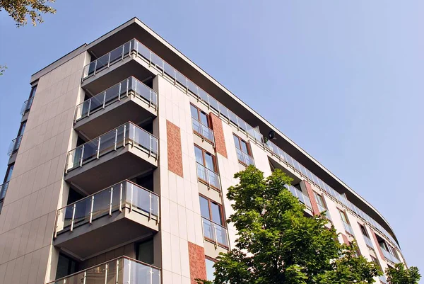 Modern, lüks apartman binası..