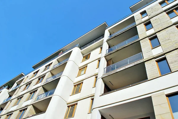 Modern, lüks apartman binası..