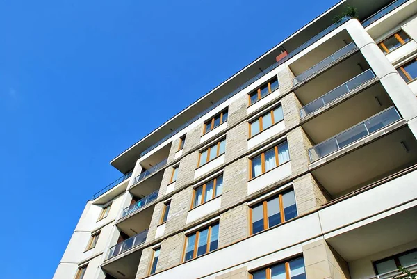 Moderno, edificio de apartamentos de lujo . —  Fotos de Stock